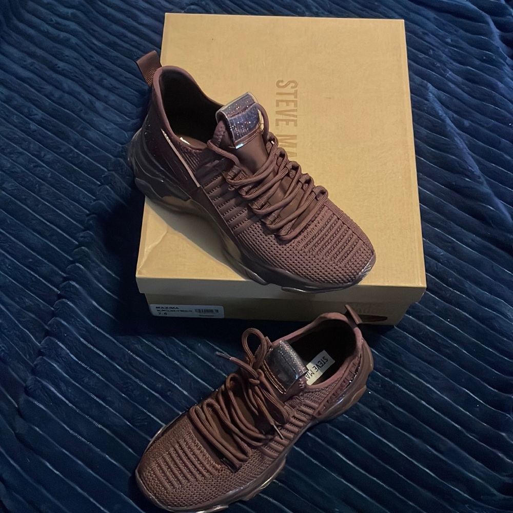 Maxima burgundy multi